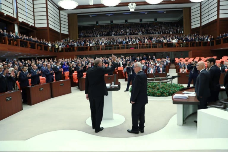 Ορκωμοσία Ερντογάν: Δώρο με… νόημα του «σουλτάνου» στους καλεσμένους του (εικόνες)